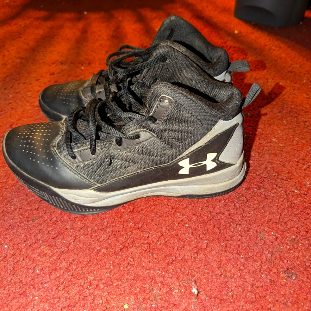 Under Armor youth boys high top sneakers